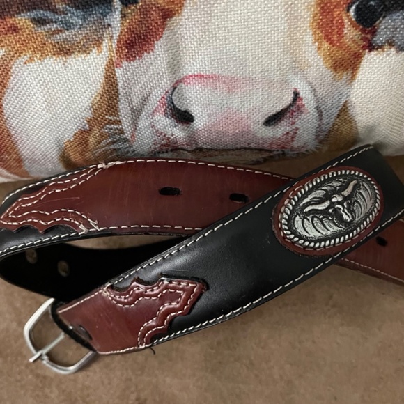 NOCONA Western Leather Belt with Silver Tone Longhorn Conchos Size 26 - Picture 3 of 15